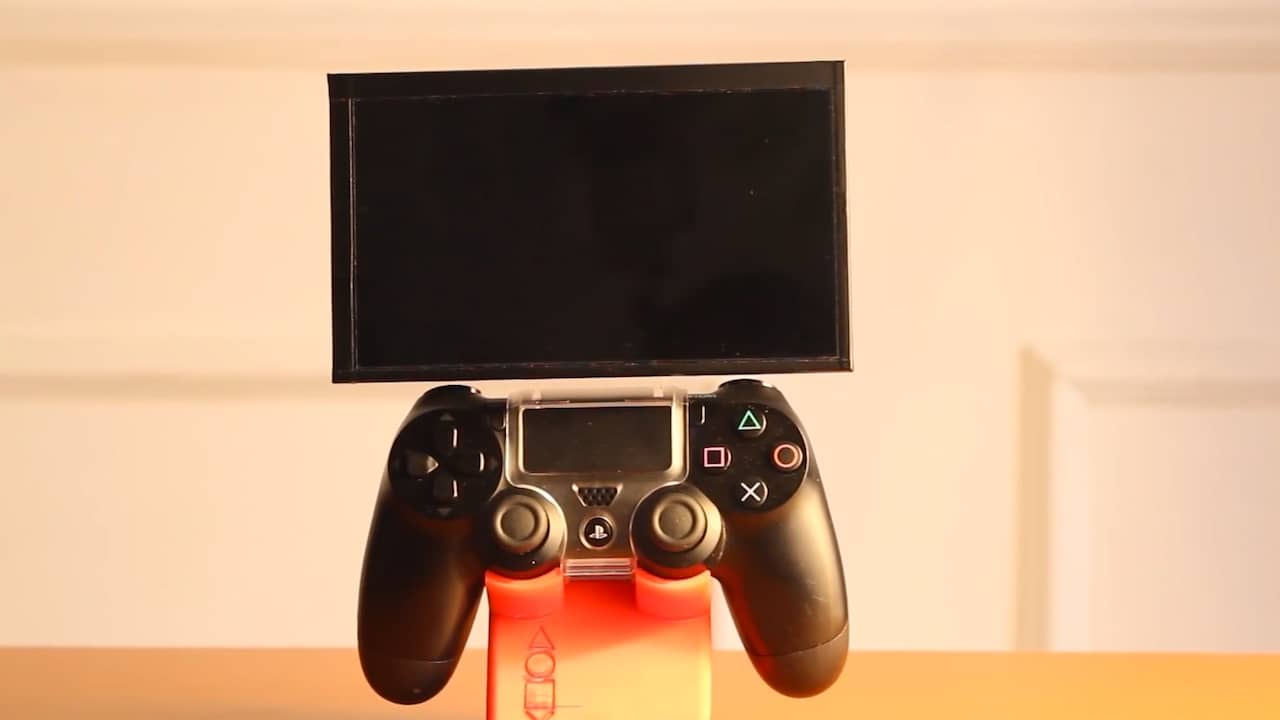 Draagbare monitor is op gamecontroller te bevestigen