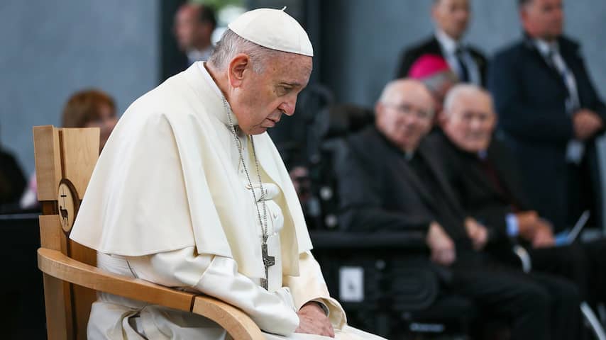 Paus Franciscus vraagt vergiffenis voor alle misbruikschandalen