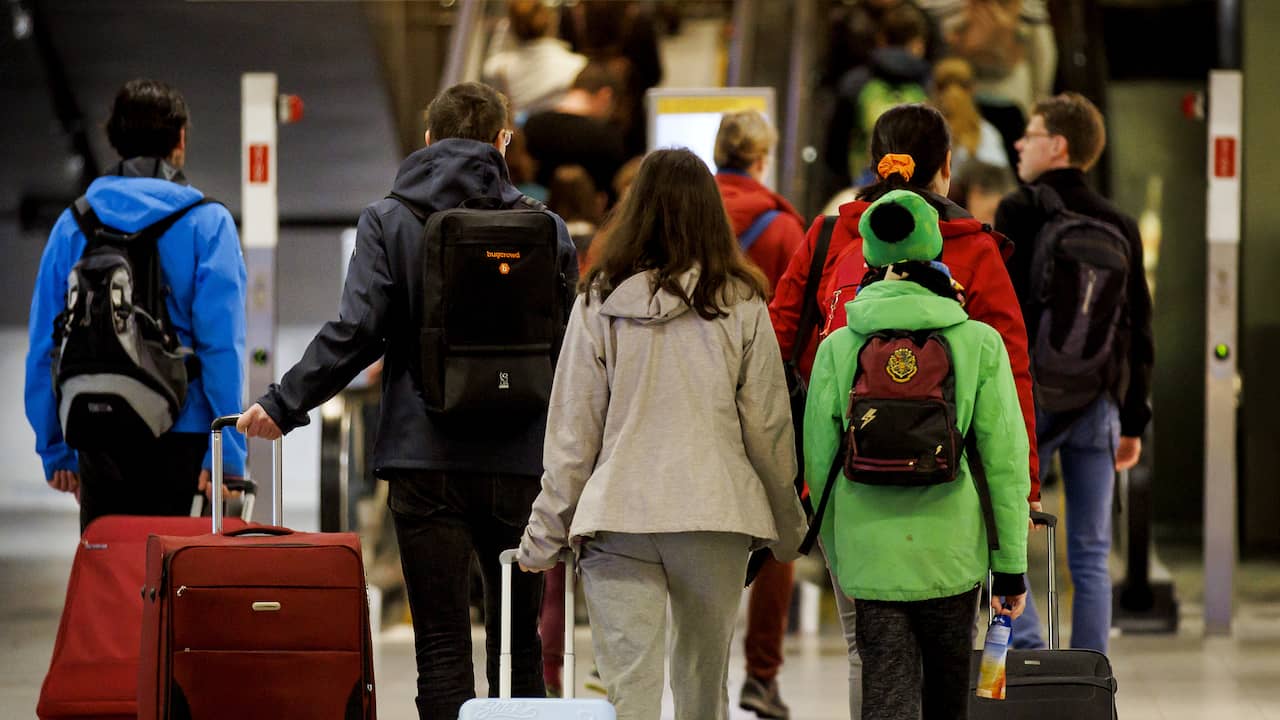 Drukte op wegen en Schiphol verwacht vanwege begin zomervakantie