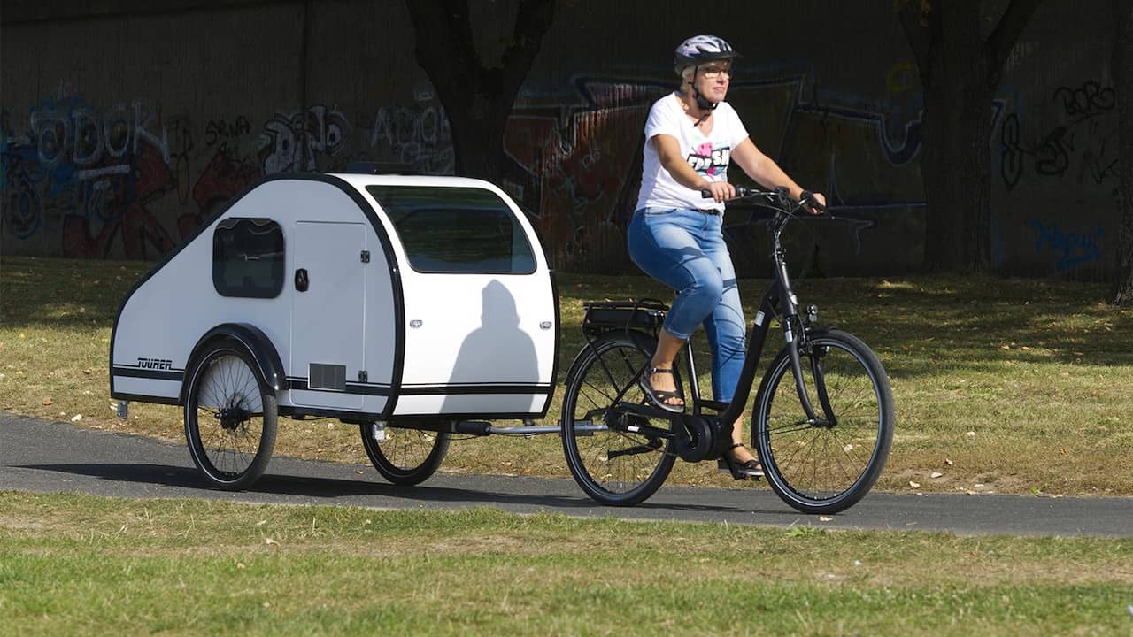 kortademigheid nog een keer in het midden van niets Deze caravan hang je achter je fiets | Onderweg | NU.nl