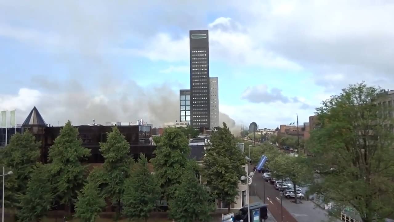Beeld uit video: Veel rook bij brand in Leeuwarden