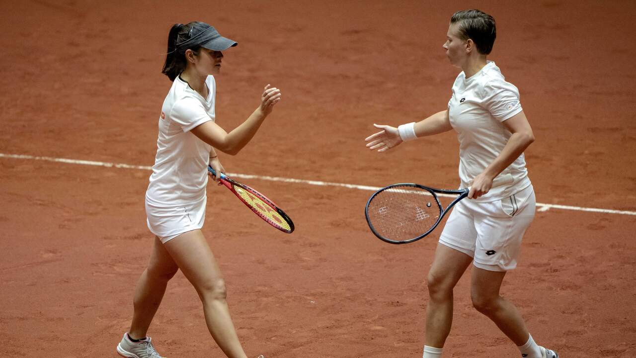 Arianne Hartono et Demi Schuurs en action contre l'Espagne.