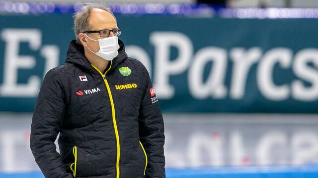 Jac Orie zit als coach van Jumbo-Visma in een appgroep met andere coaches en de ijsmeesters.