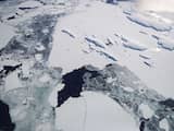 Een foto van NASA van zee-ijs bij Antarctica.
