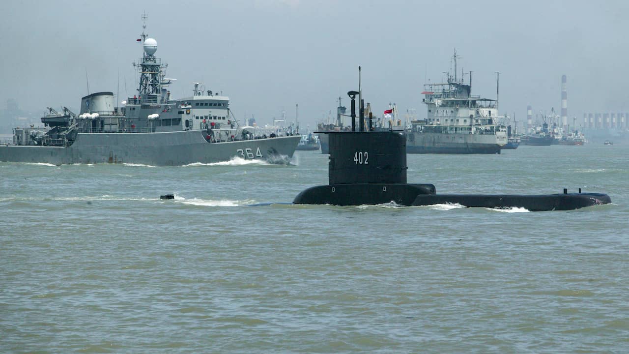 Indonesian submarine found in three pieces, all 53 on board dead |  NOW