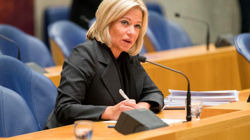 Minister Hennis bij debat over OVV-rapport
