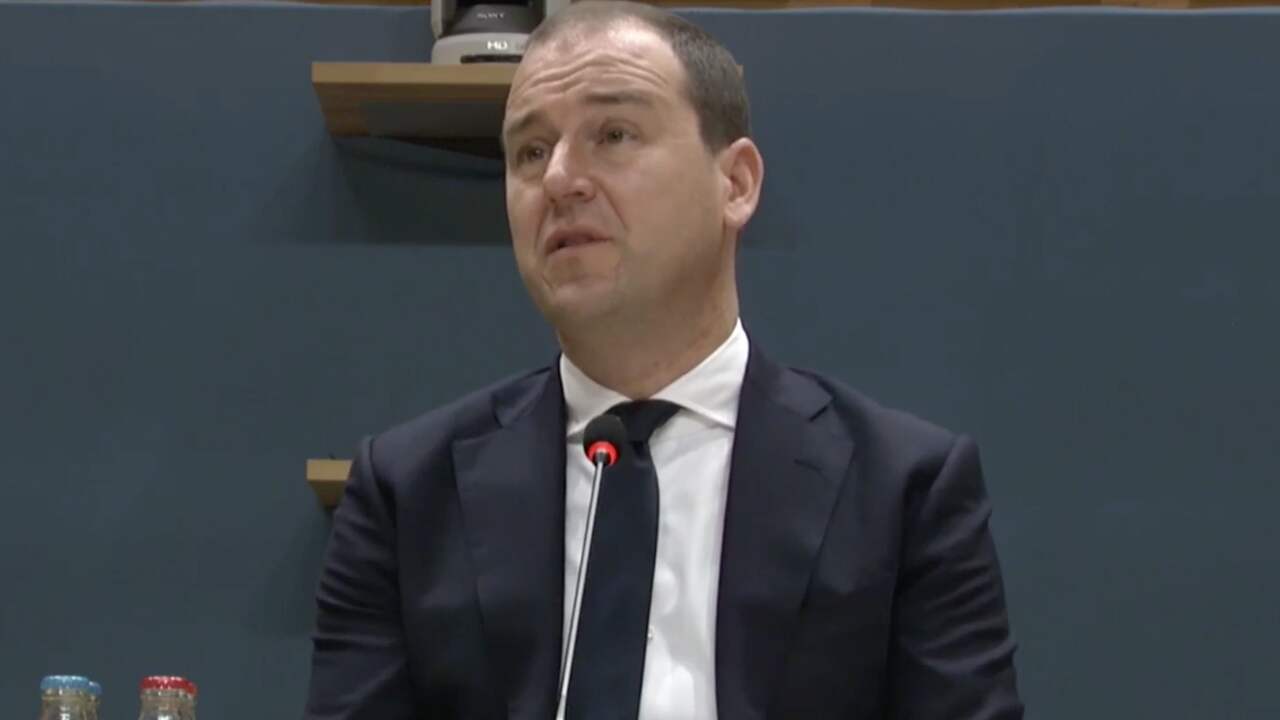 Beeld uit video: Oud-minister Asscher wordt gehoord over toeslagenaffaire