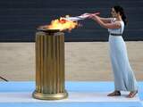 Olympische vlam dag na ontsteken overgedragen aan Chinese organisatie