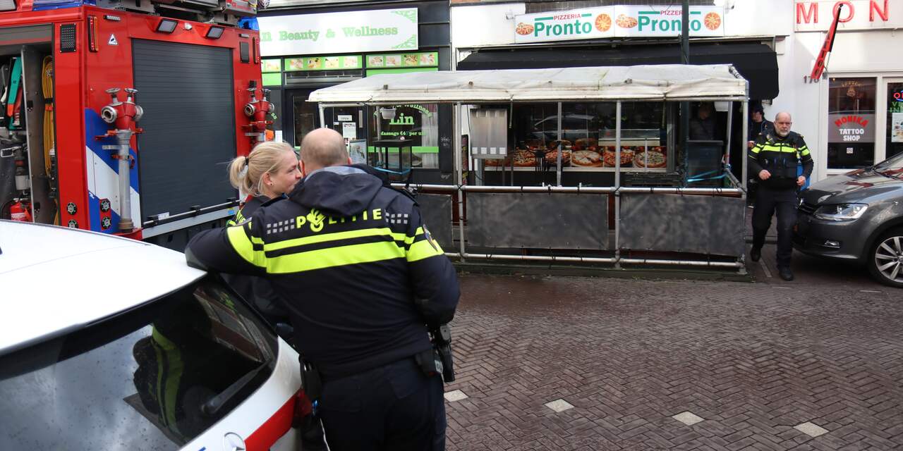 Eigenaar van pizzeria Weimarstraat blust zelf brand die is ontstaan in meterkast, vuur is gedoofd
