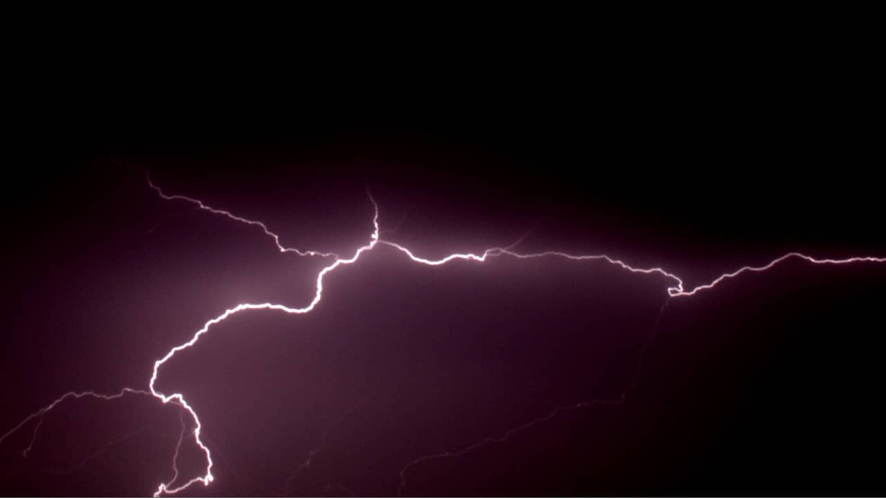 Kortsluiting bij hoogspanningsmasten door noodweer in China