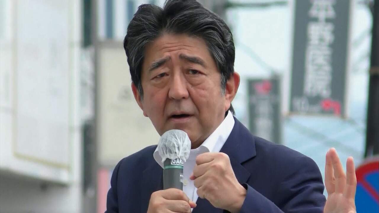Beeld uit video: Beelden tonen hoe oud-premier Japan wordt neergeschoten tijdens toespraak