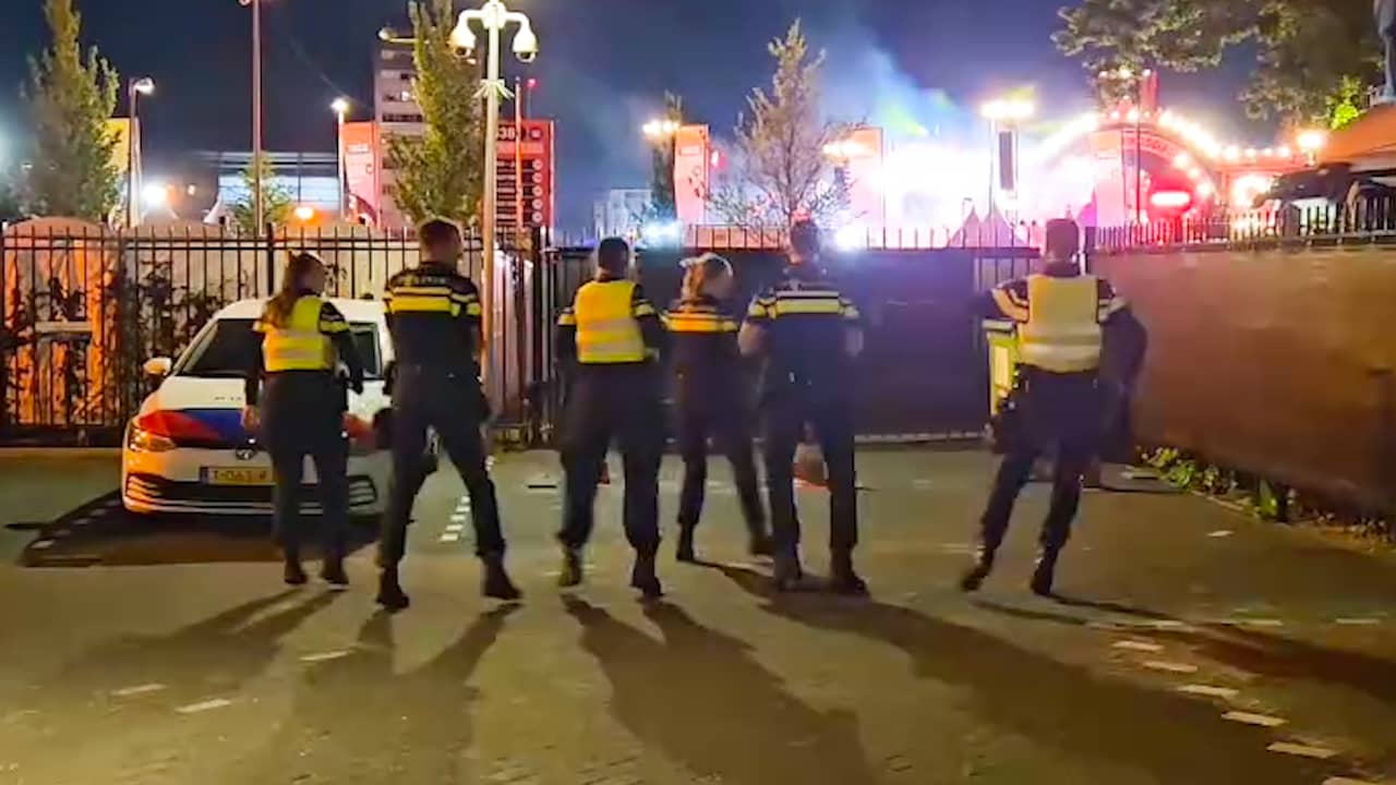 Beeld uit video: Agenten gaan 'van links naar rechts' tijdens Koningsdag in Breda