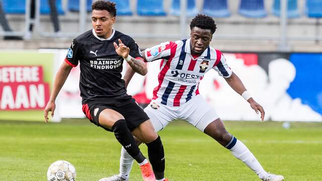 Donyell Malen opende de score voor PSV, maar viel in de slotfase geblesseerd uit.