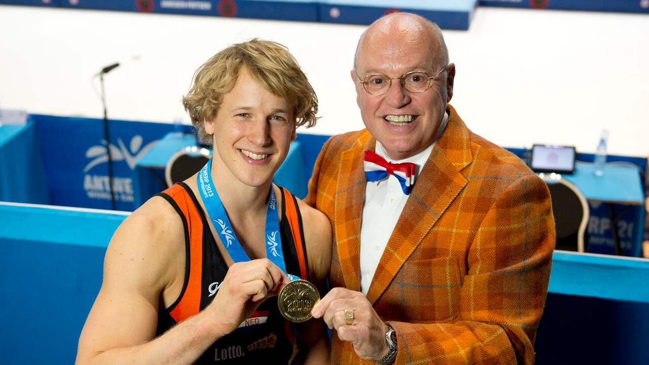 Epke Zonderland na de wereldtitel in 2013 met Hans van Zetten.