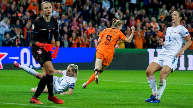 Vivianne Miedema redde een punt voor de Oranjevrouwen.