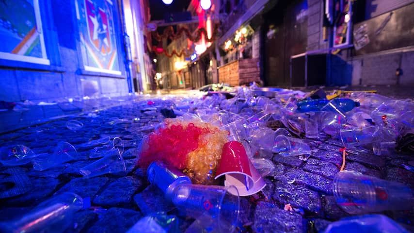 Ambtenaren staken: afval carnaval Den Bosch en Maastricht blijft liggen