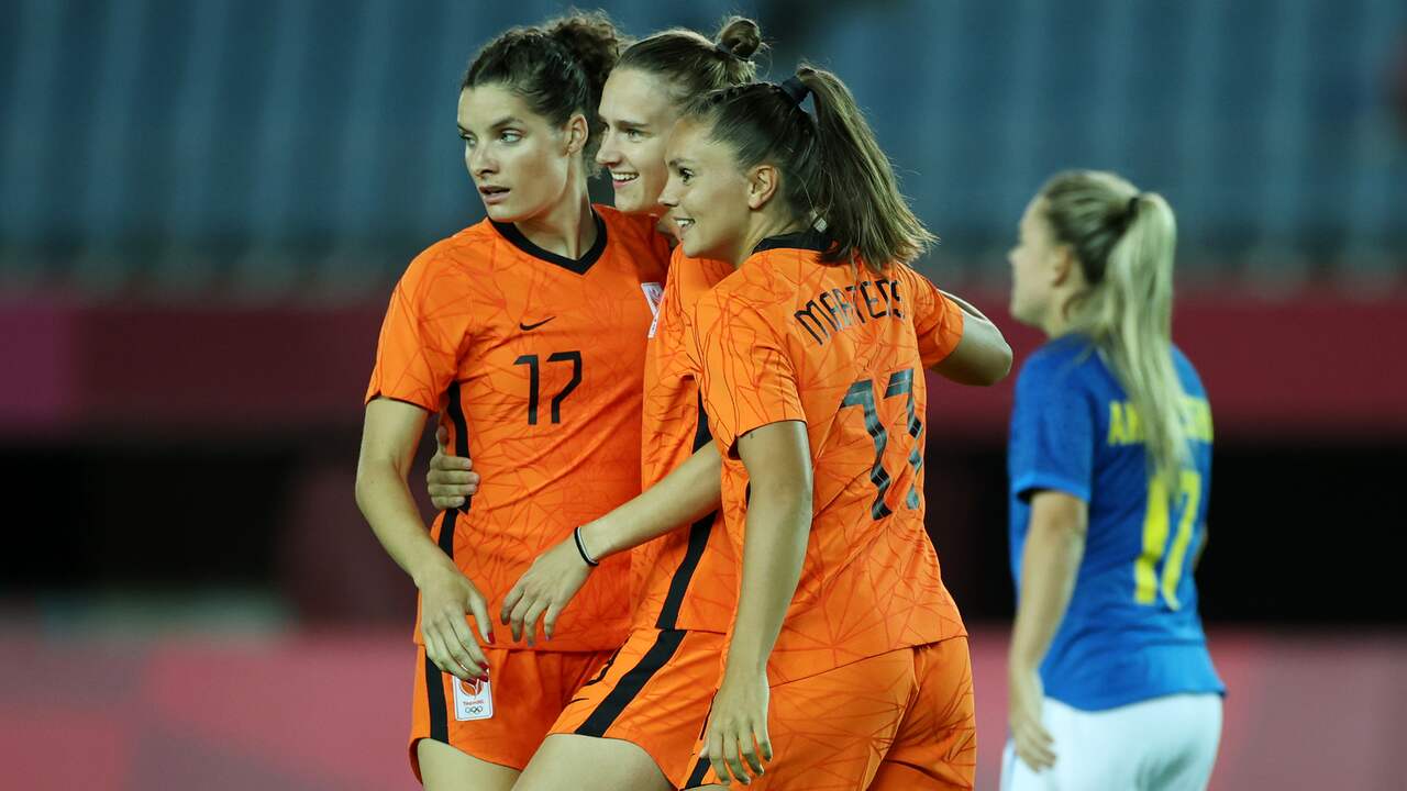 Vivianne Miedema tekende voor de 1-0 en 2-1 tegen Brazilië.