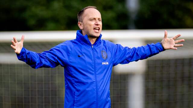 De nieuwe bondscoach Mark Parsons wil nieuwe speelsters aan het werk zien bij de Oranjevrouwen.