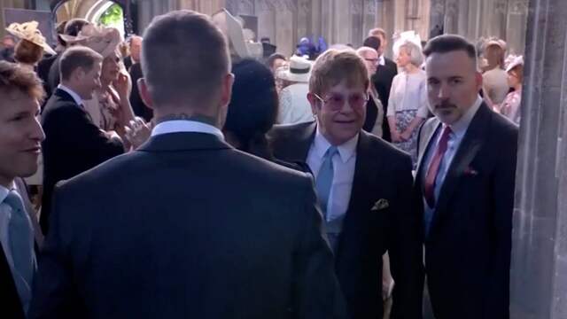 Beeld uit video: Elton John arriveert bij koninklijke bruiloft