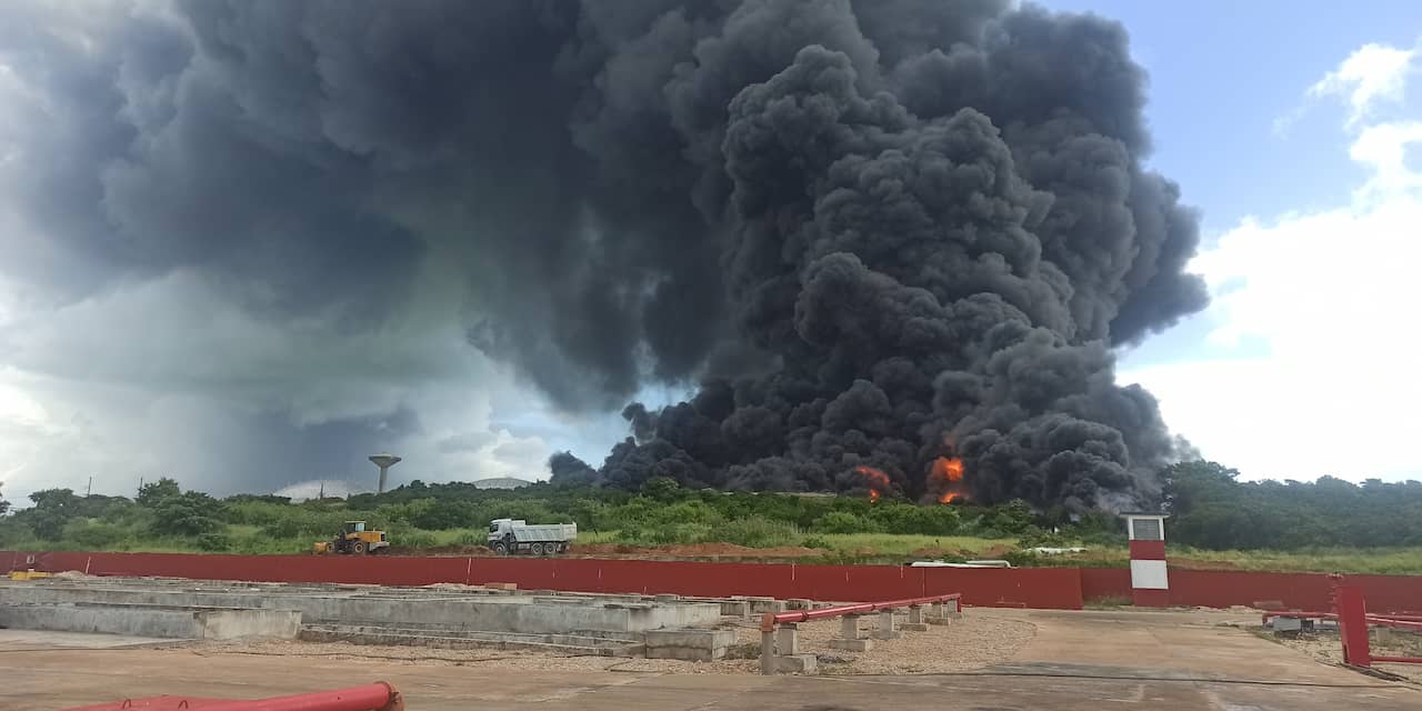 Zeker 120 gewonden bij brand Cubaans oliereservoir, 17 brandweerlieden vermist
