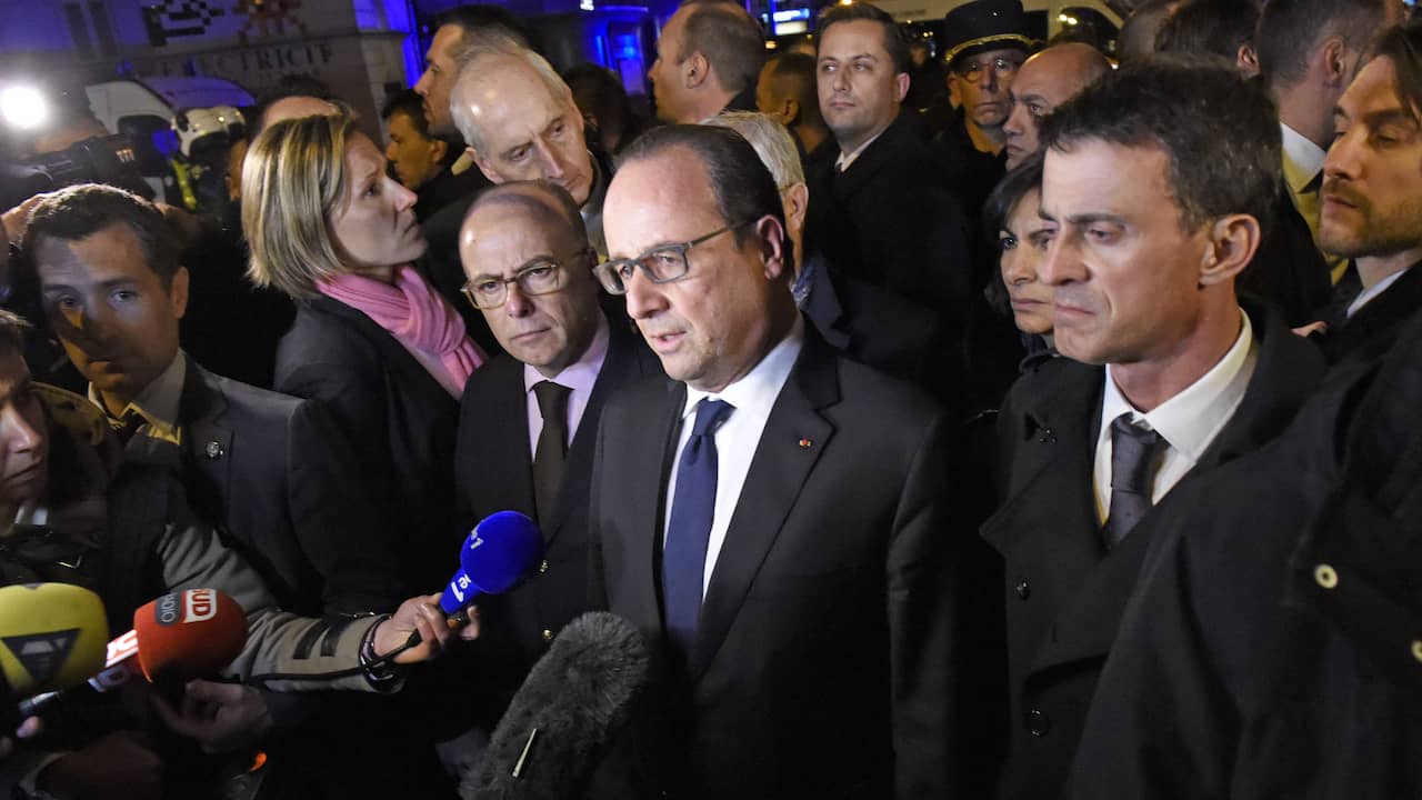 President François Hollande heeft samen met premier Manuel Valls en zijn ministers Bernard Cazeneuve (Binnenlandse Zaken) en Christiane Taubira (Justitie) in de nacht van vrijdag op zaterdag een bezoek gebracht aan Bataclan.
