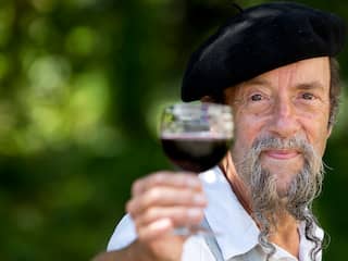 Bedrijf Ilja Gort mag flessen ZoMerlot-wijn blijven verkopen