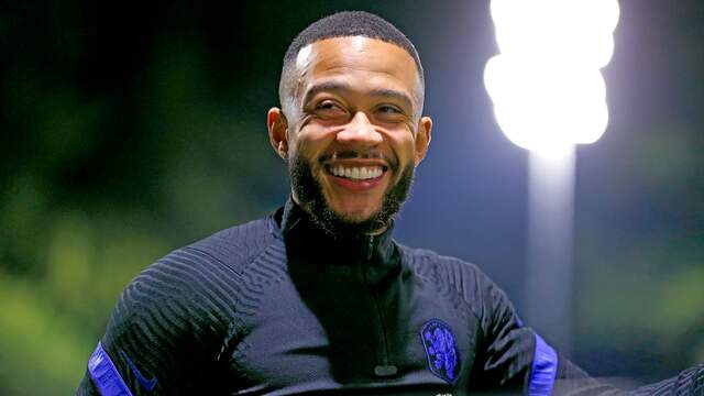 Memphis Depay kan maandag alsnog met het Nederlands elftal in Zeist trainen.