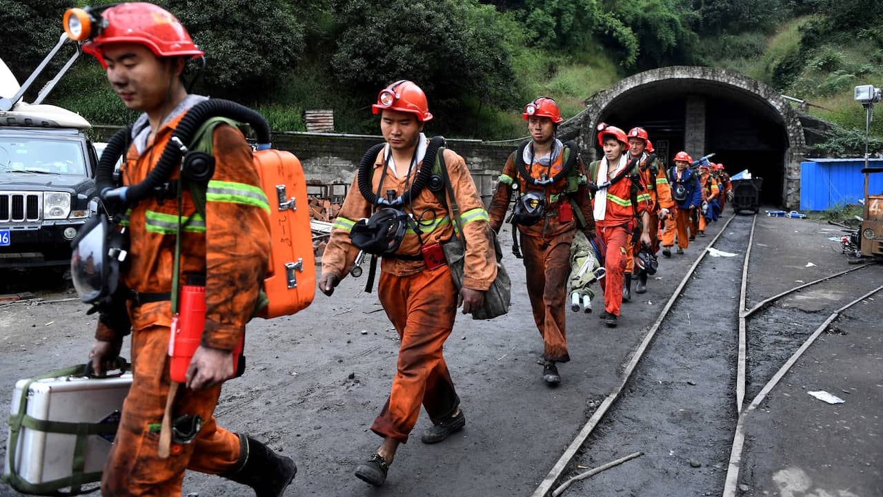 21 Chinese miners are trapped in a flooded coal mine |  NOW