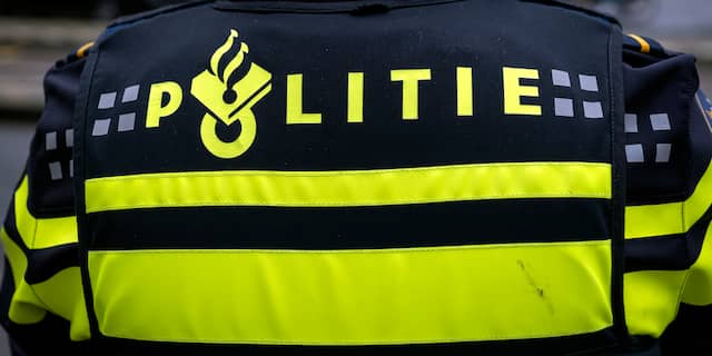 Snelheidsduivel met lachgasballon aan lippen haalt politieauto in op A27 bij Oosterhout