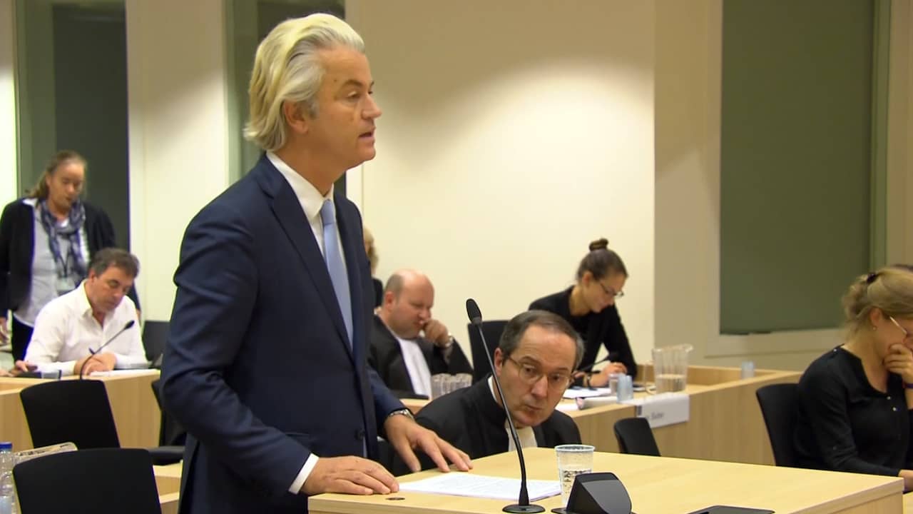 Beeld uit video: Wilders start pleidooi met harde woorden