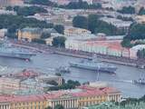 Rusland viert Marinedag met optocht van gevechtsschepen