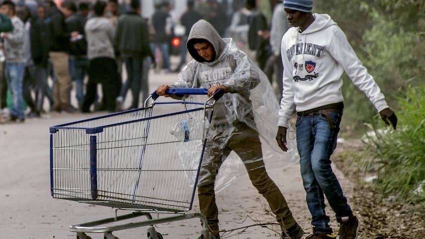 Vier migranten Calais zwaargewond na grote vechtpartij