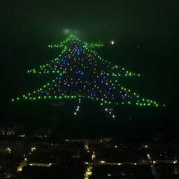 Video | Grootste ‘kerstboom’ ter wereld siert heuvel in Italië