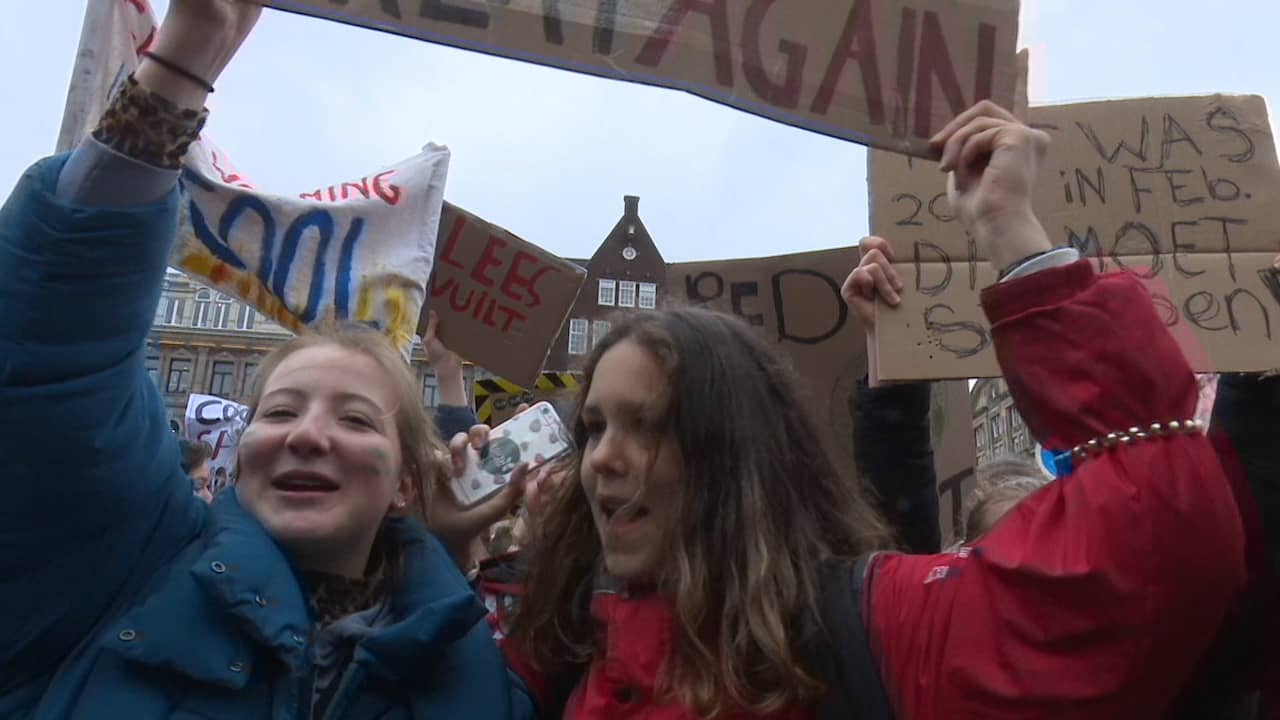 Beeld uit video: Duizenden jongeren lopen mars door Amsterdam voor het klimaat