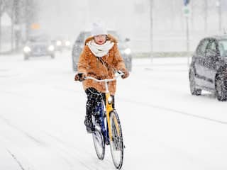 Rijkswaterstaat verwacht dikkere laag sneeuw, Rotterdam Airport dicht