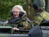 Omstreden Duitse defensieminister stapt op, opvolger moet meteen aan de bak
