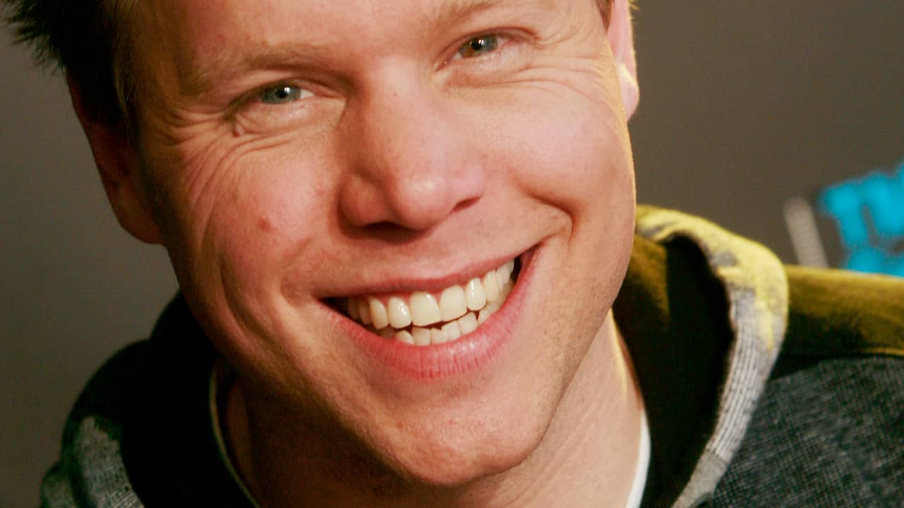 diggy dex krijgt gouden plaat voor treur niet ode aan het leven nu diggy dex krijgt gouden plaat voor treur niet ode aan het leven nu
