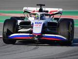 Haas verwijdert Russische vlag van auto bij testdagen in Barcelona