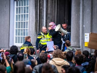 Universiteit in Utrecht ontruimd, demonstranten afgevoerd