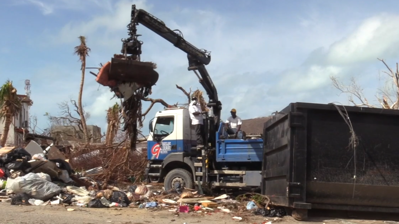 Beeld uit video: Sint Maarten gaat verder met puinruimen na orkanen Irma en Maria