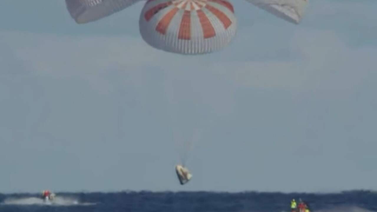 Onbemande SpaceX-capsule landt op Atlantische Oceaan