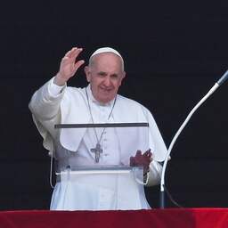 Paus Franciscus zet deur op een kier om koppels van zelfde geslacht te zegenen