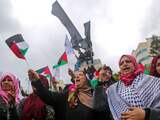 Onder meer in Gaza-Stad gingen woedende Palestijnen woensdag al de straat op tegen het aangekondigde besluit.

