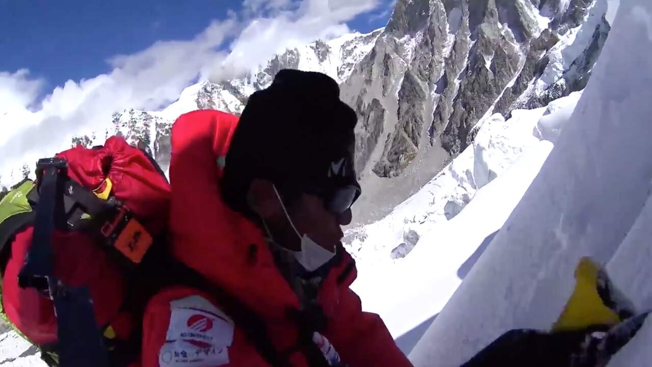 Japanner met één vinger beklimt Mount Everest
