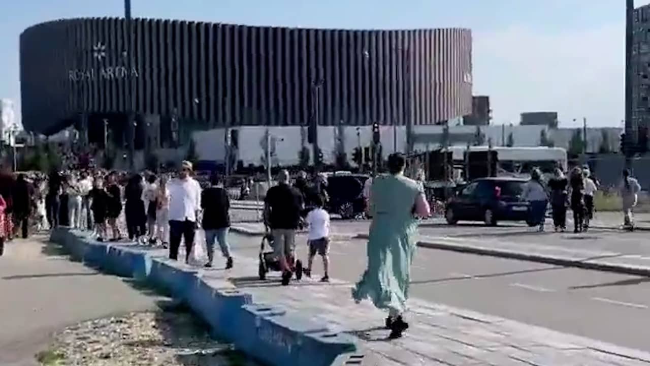 Beeld uit video: Mensen op de vlucht bij schietpartij winkelcentrum Kopenhagen