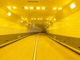 Voetgangers krijgen een leenfiets om door Maastunnel te gaan