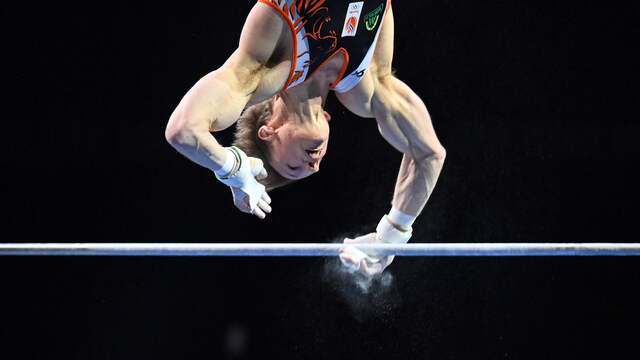 Epke Zonderland in actie tijdens de EK turnen in Basel.