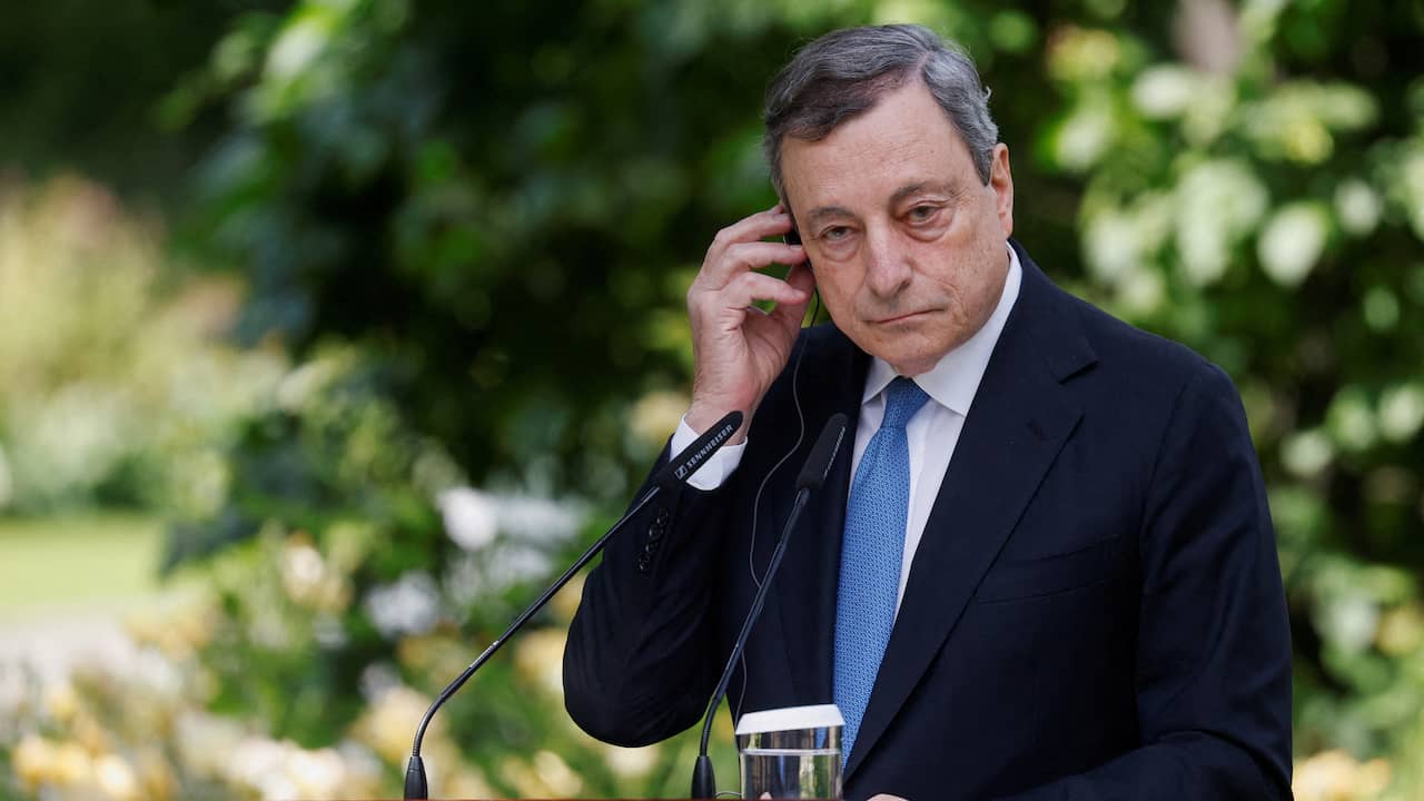 Il presidente italiano ha ora respinto le dimissioni del premier Draghi a causa della crisi politica