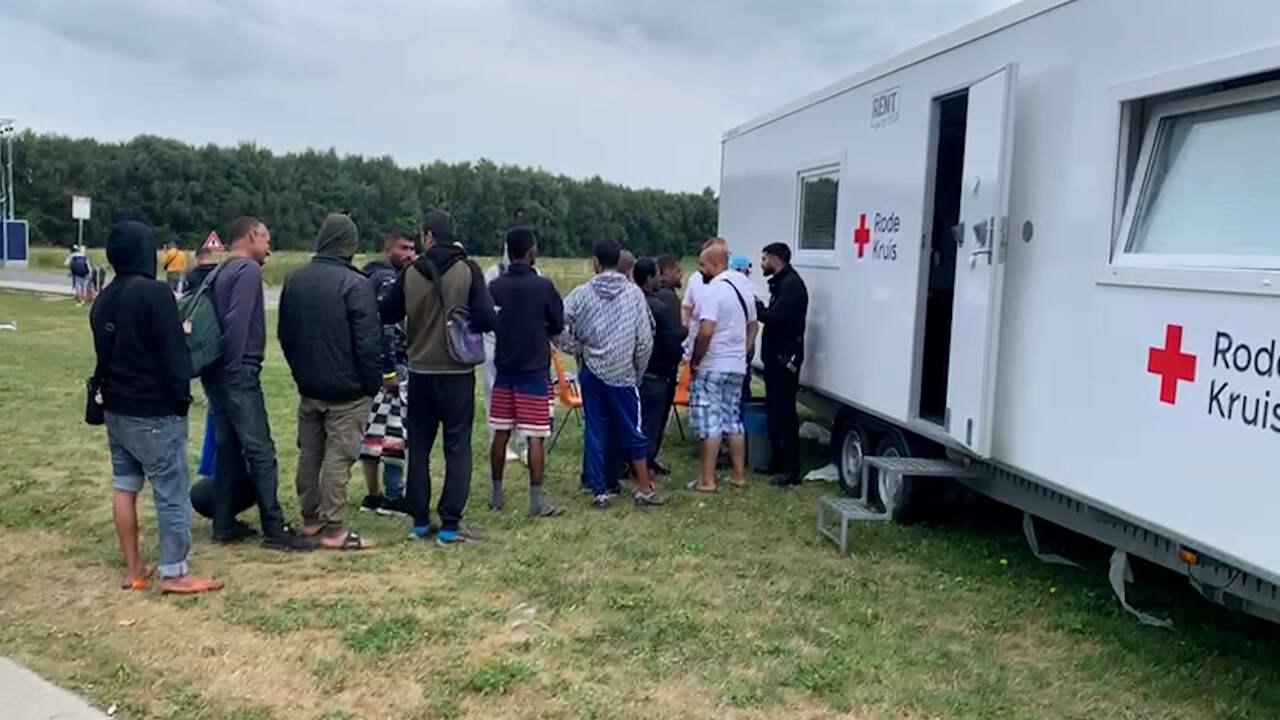 Beeld uit video: Hulppunt Rode Kruis na week heropend in Ter Apel