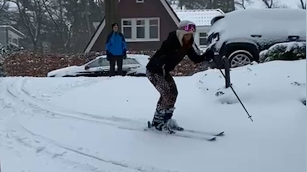 Beeld uit video: Winterpret in Nederland: skiën, langlaufen en sleeën